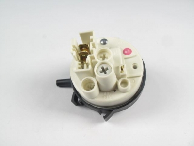 Прессостат (датчик уровня воды) для стиральной машины Whirlpool 481227128526